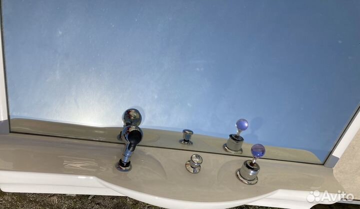 Большое зеркало с подсветкой