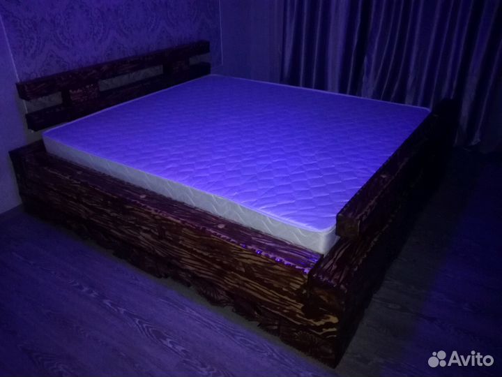 Кровать из массива сосны