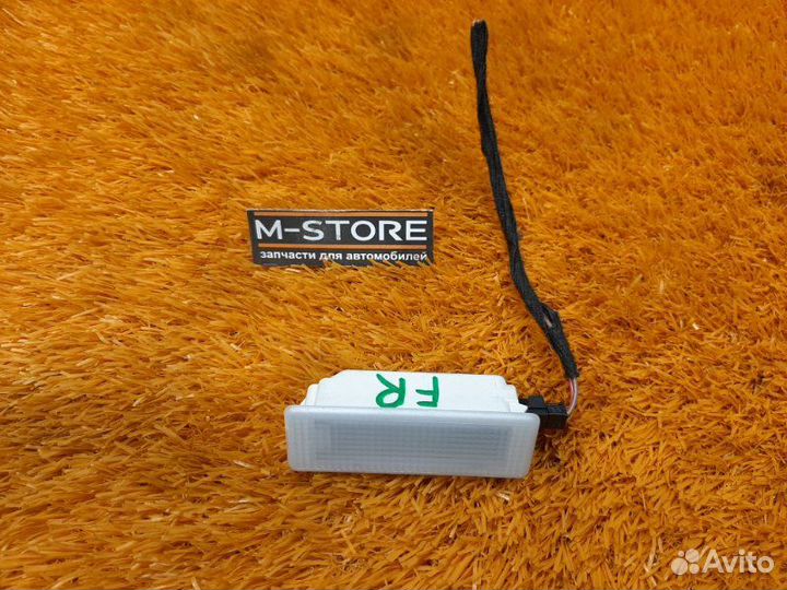 Плафон освещения передний правый Bmw X5 E70