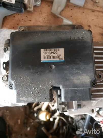 Блок управления Mitsubishi Outlander XL