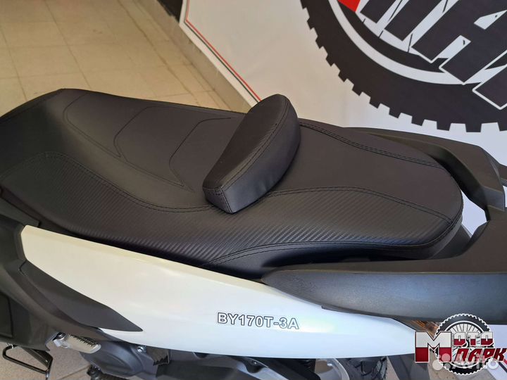 Скутер Vento MAX 200