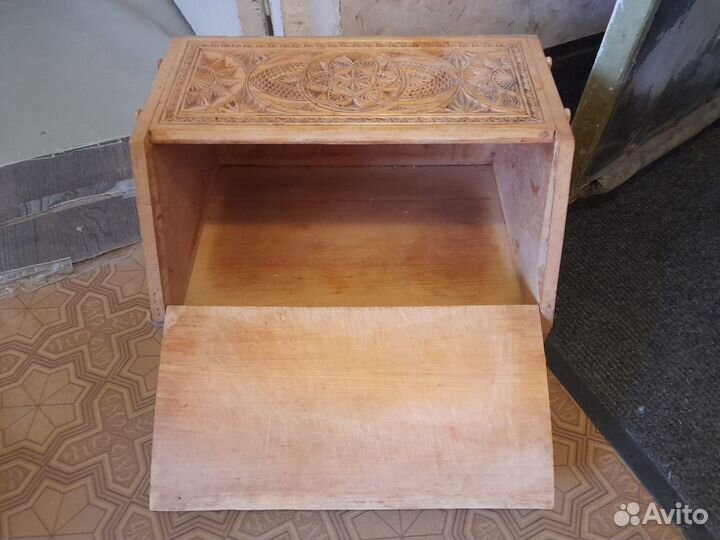 Хлебница деревянная резная