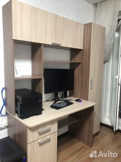 Писменный стол-стеллаж