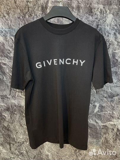 Футболка Givenchy