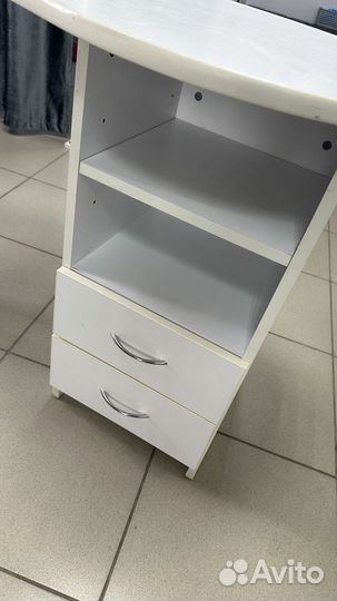 Продам маникюрный стол