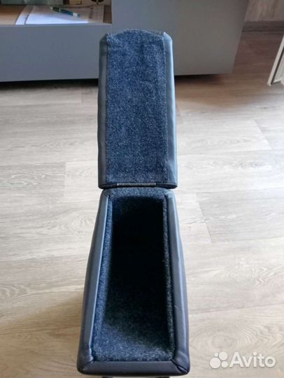 Подлокотник