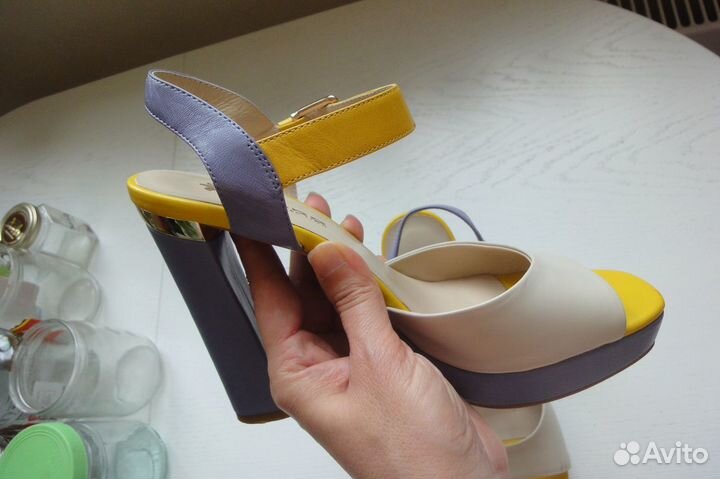 Босоножки натуральная кожа 39