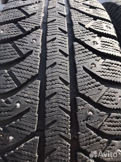 Bridgestone Ice Cruiser 7000S 215/65 R16 98T