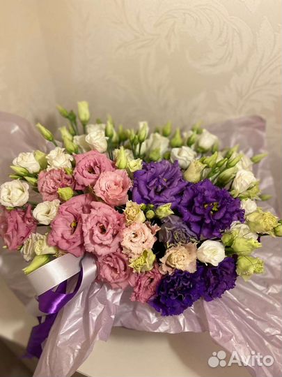 Коробочка с лизиантусом