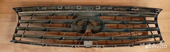 Решетка радиатора Infiniti fx35