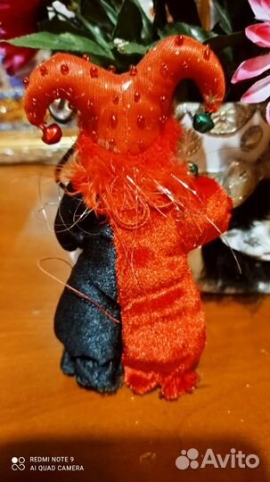 Куколки -бабочки и клоун