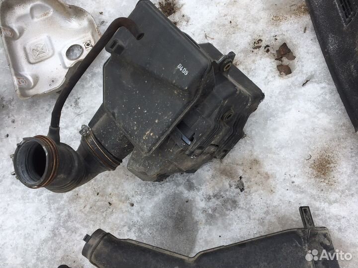 Корпус воздушного фильтра Мицубиси Лансер 9