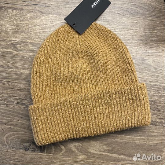 Шапка новая Weekday бини