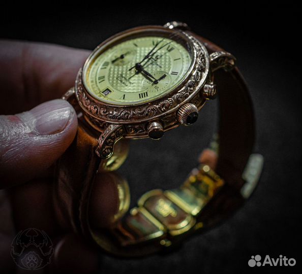 Золотые часы с гравировкой ручной работы