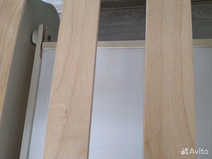 Кровать с маятником и ящиком для белья