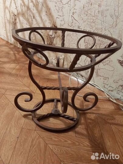 Подставка под цветы ковка
