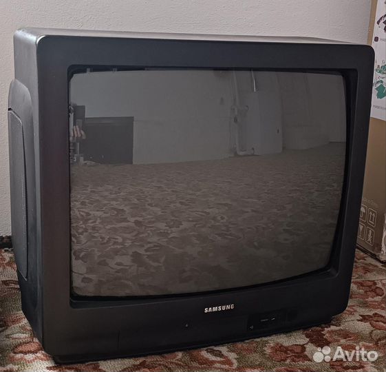 Телевизор и магнитола