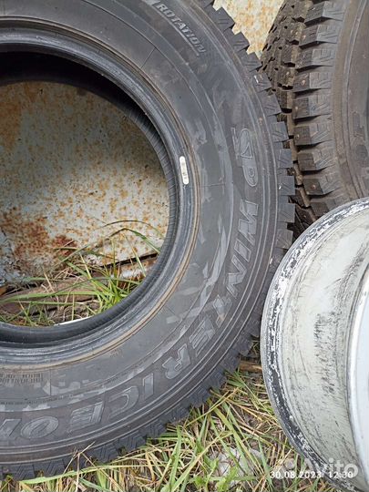 Dunlop SP Winter Ice 01 245/70 R16