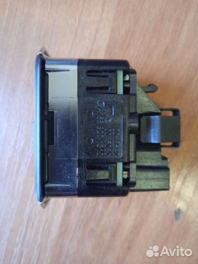 Кнопка управления сиденьем (третий ряд) правая