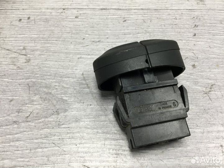 Кнопка выключатель Renault Megane 1.6 1997