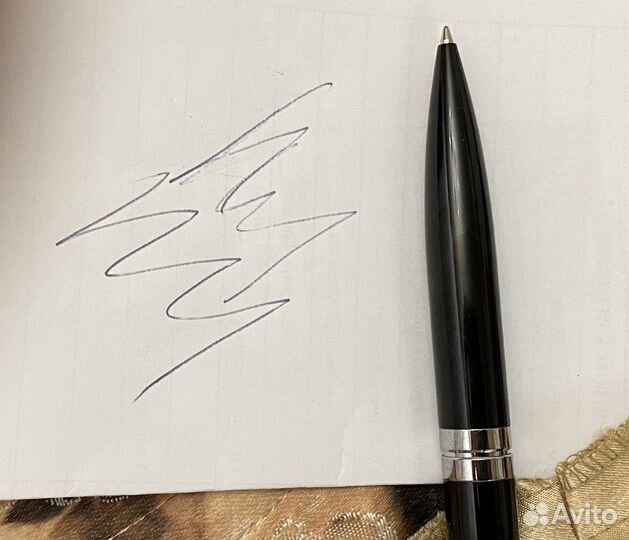 Ручка шариковая подарочная