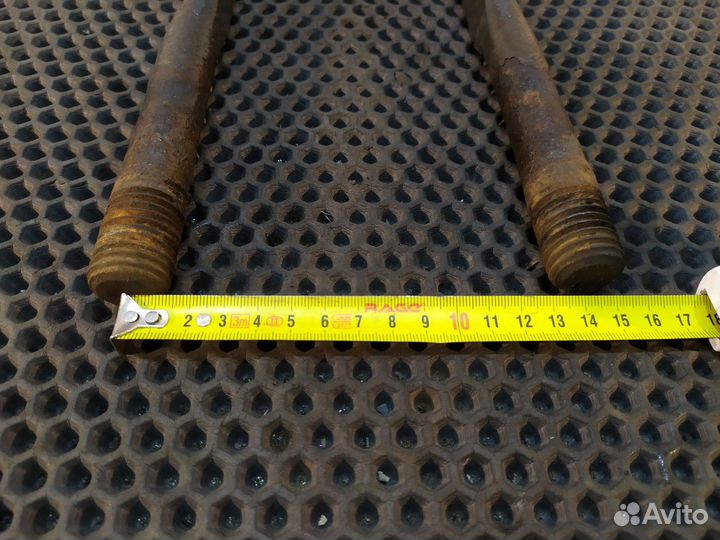 1739282 Стремянка рессоры задней