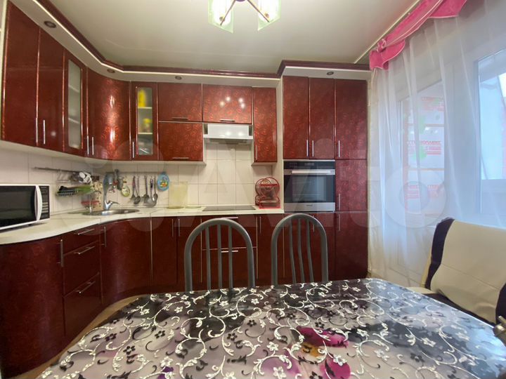 3-к. квартира, 81,3 м², 8/15 эт.