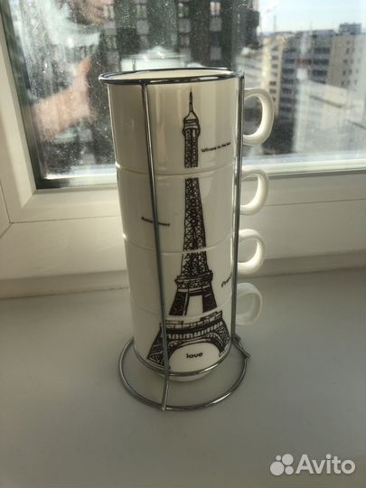 Кофейные чашки на подставке