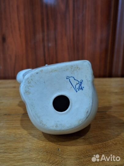 Снеговик хоккеист фарфоровая статуэтка