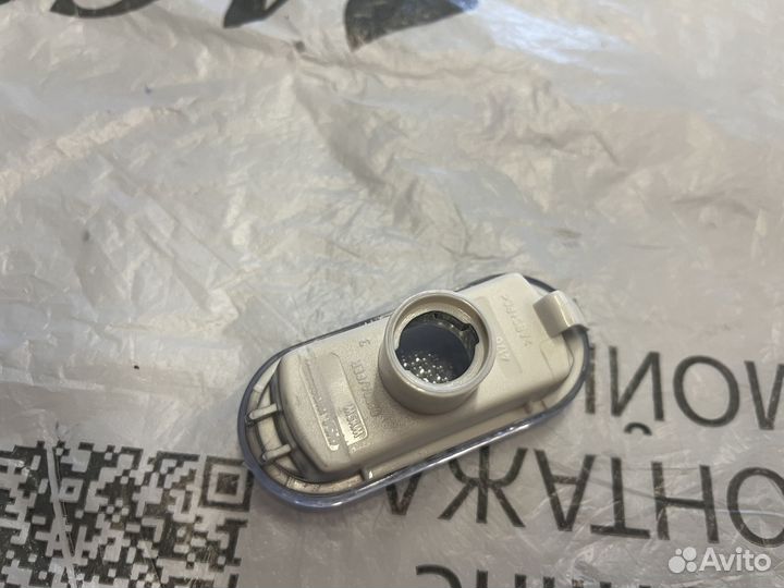 Повторитель поворота на крыло белыйFocus II