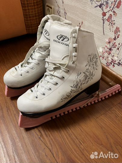 Коньки фигурные женские 40 размер