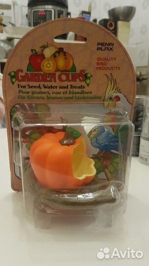 Поилка, кормушка, игрушка для птиц