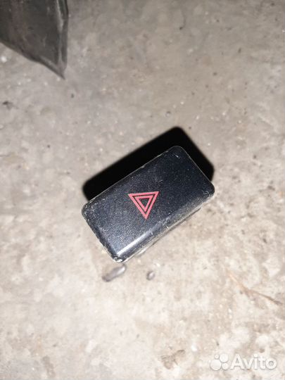 Кнопка аварийки на Мазда 3 бк,Mazda 3 BK