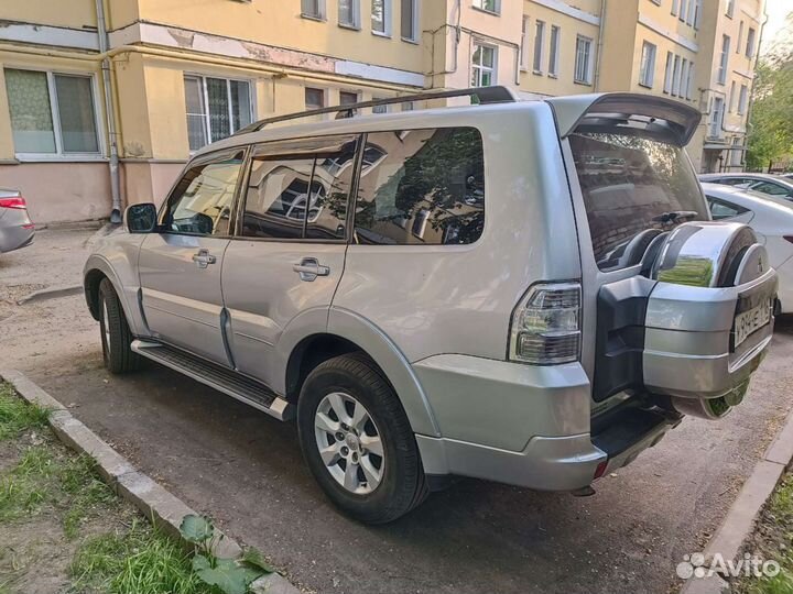 Mitsubishi Pajero 3.2 AT, 2011, 233 000 км