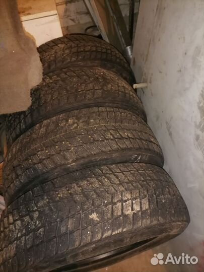 Roadstone Winguard Ice SUV 215/65 R16 98