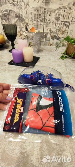 Очки и шапочка для плавания