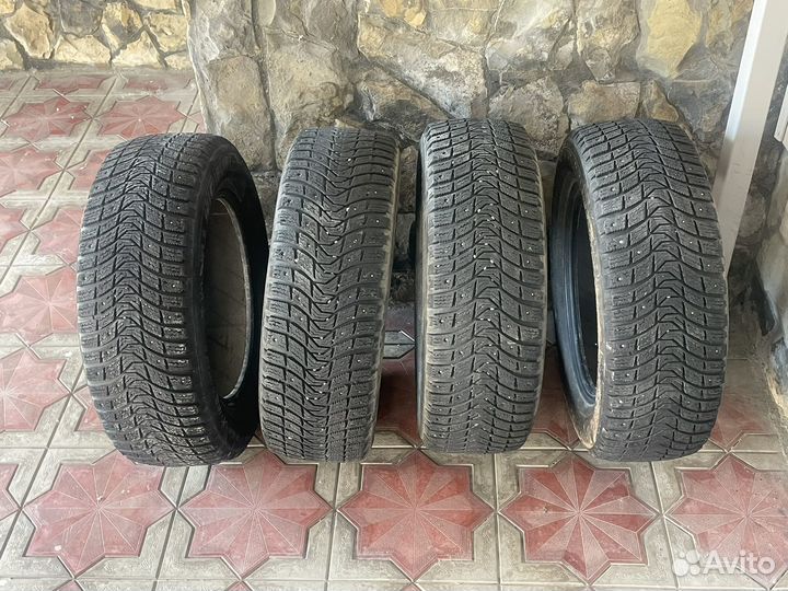 Michelin X-Ice North 3 215/60 R16