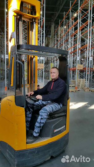 Водитель электропогрузчика-штабелёра-ричтрака
