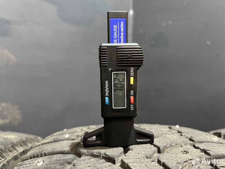 Bridgestone Blizzak Spike-01 235/45 R18 98T