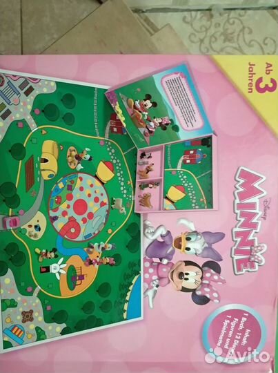 Книга на немецком и 12 фигурок (Минни и Тачки)