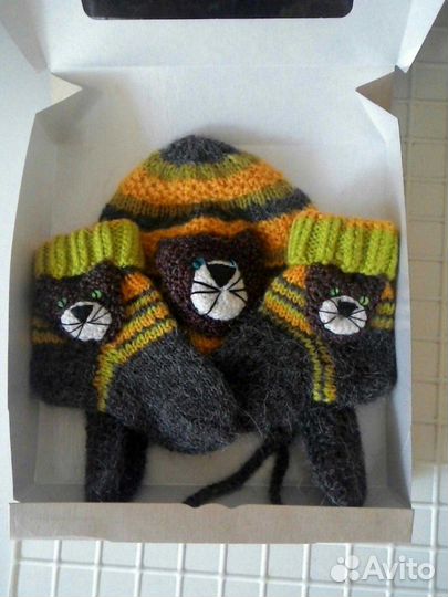 Шапочка и носочки для новорожденных