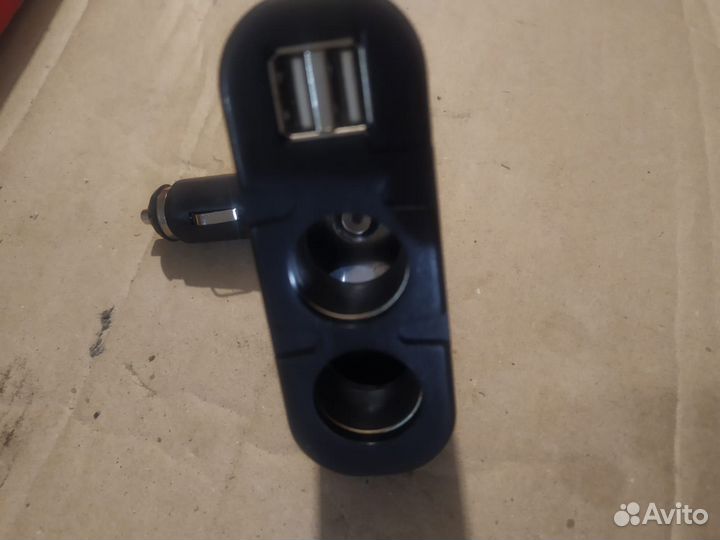 Автомобильное зарядное устройство на 2 входа USB