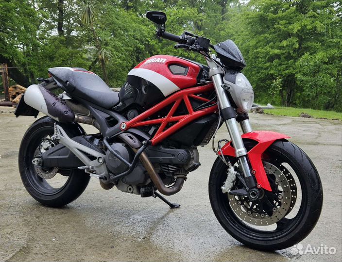 Ducati monster 696