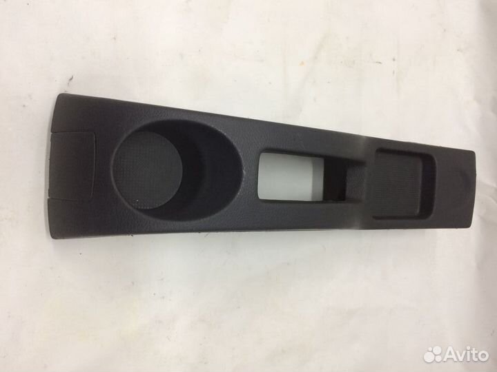 Центральная консоль ручника Рено Логан 2010г