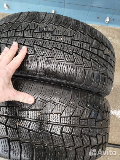 Continental IceContact 2 2.25/4.5 R18 и 2.25/4.5 R18 45M