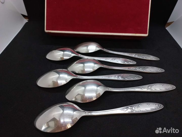 Столовые и чайные ложки 