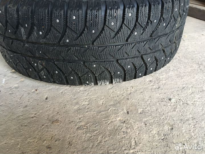 Bridgestone Ice Cruiser 7000 215/60 R16 90T