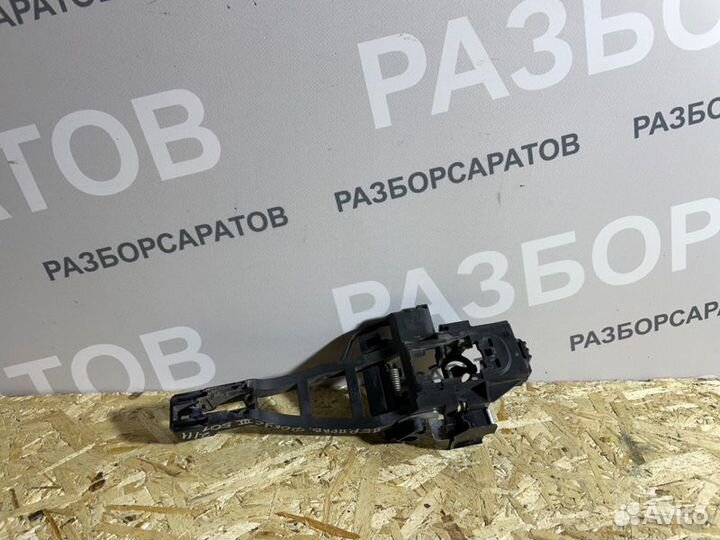 Кронштейн ручки двери наружной правый Ford Focus