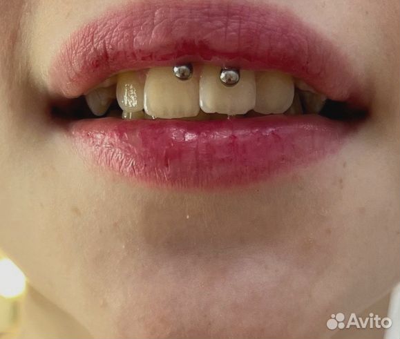 Мастер пирсинга