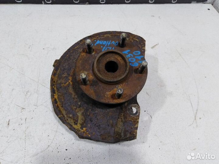 Кулак передний правый